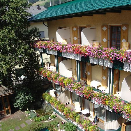 Hotel Cavallino Bianco - Weisses Roessl San Candido Extérieur photo