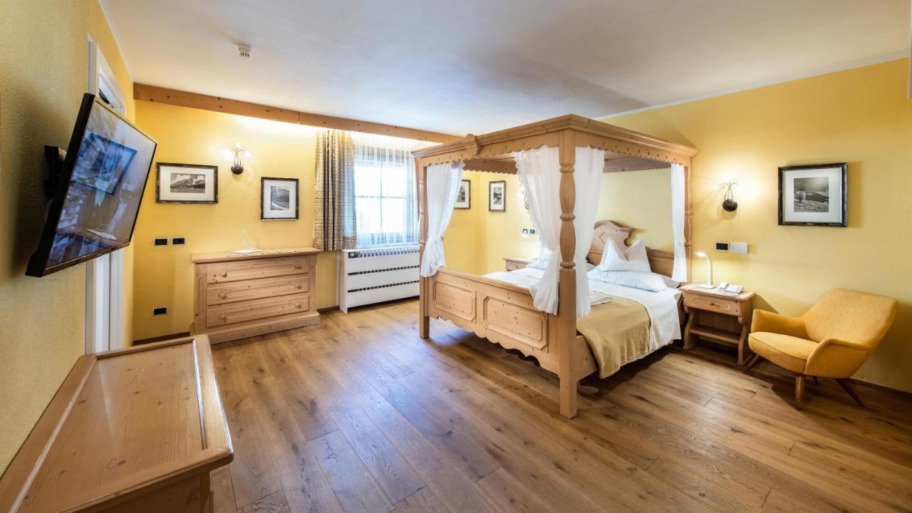 Hotel Cavallino Bianco - Weisses Roessl San Candido Extérieur photo