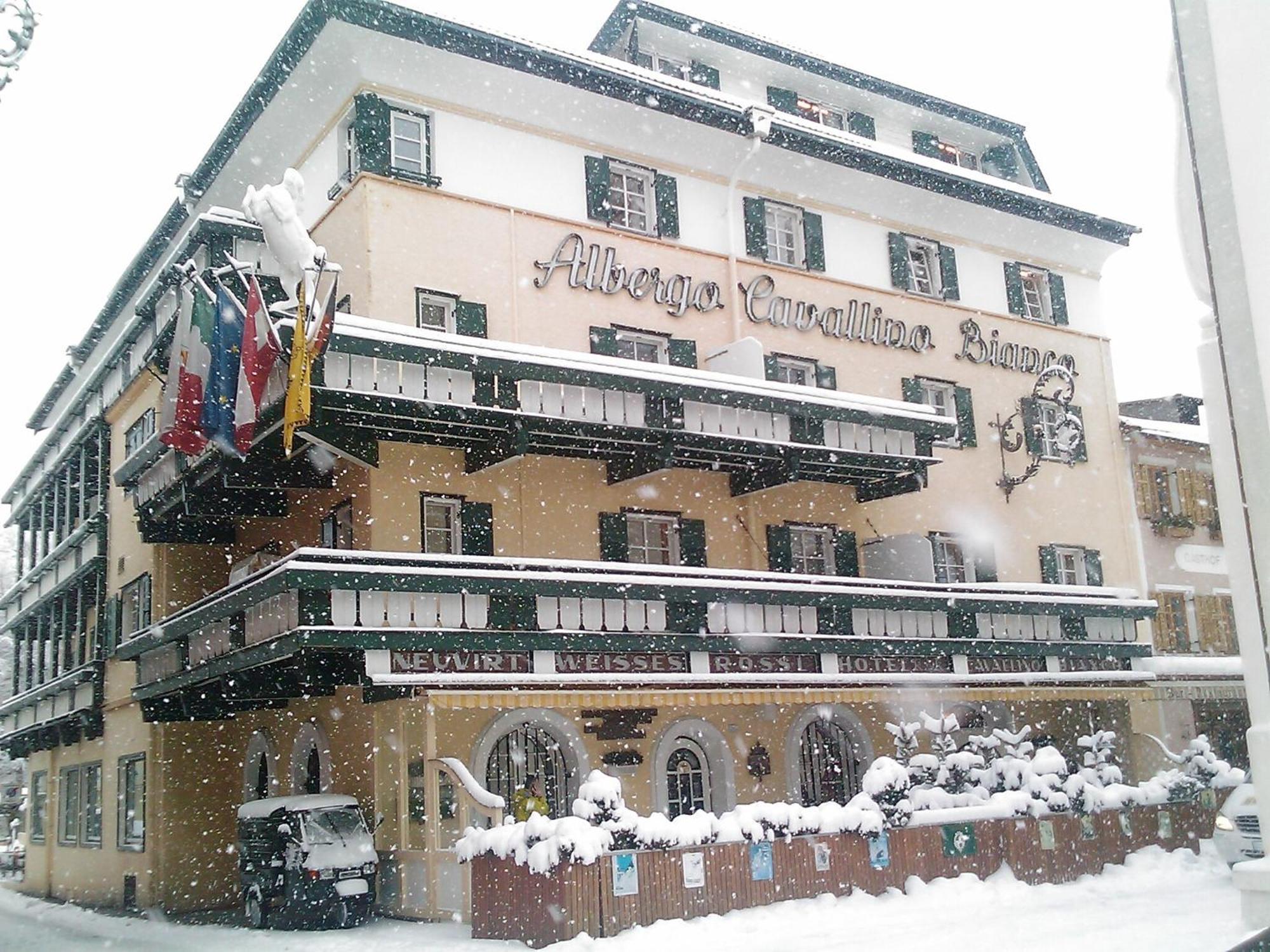 Hotel Cavallino Bianco - Weisses Roessl San Candido Extérieur photo